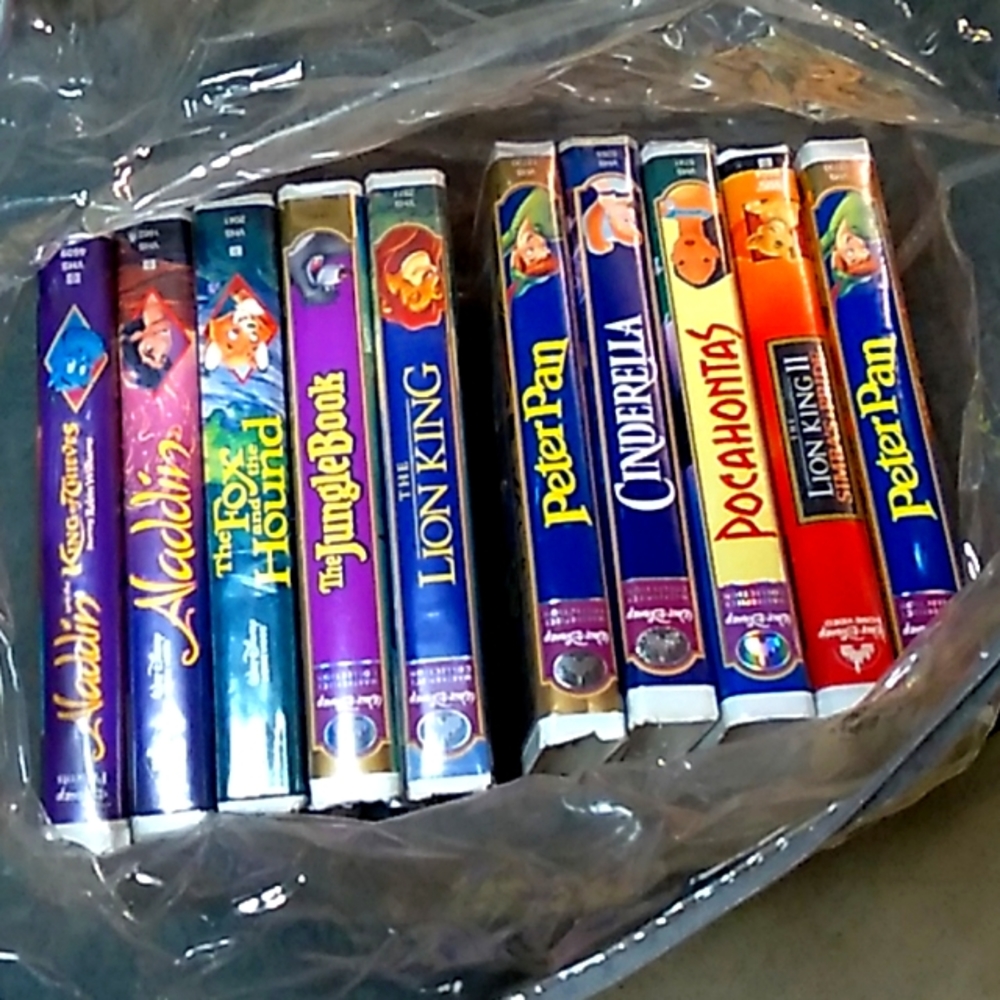VHS WALT DISNEY MOVIES - Picture 1 of 1